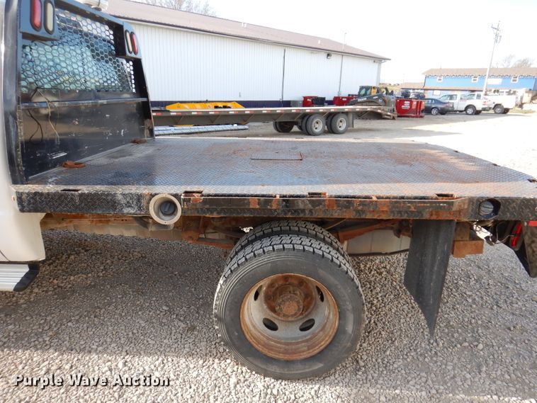 image for item KH9153 2003 Ford F550 Super Duty  Crew Cab flatbed truck