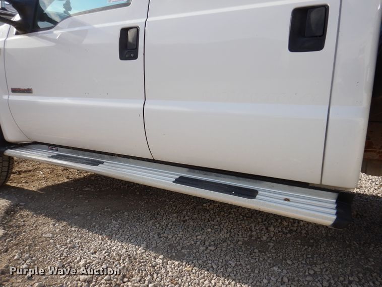 image for item KH9153 2003 Ford F550 Super Duty  Crew Cab flatbed truck