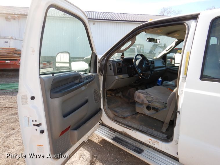 image for item KH9153 2003 Ford F550 Super Duty  Crew Cab flatbed truck