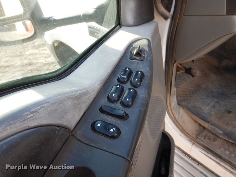 image for item KH9153 2003 Ford F550 Super Duty  Crew Cab flatbed truck