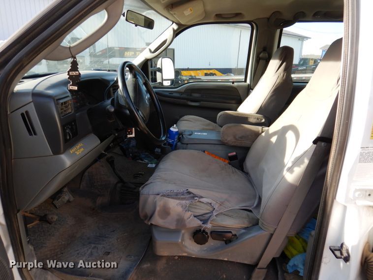 image for item KH9153 2003 Ford F550 Super Duty  Crew Cab flatbed truck