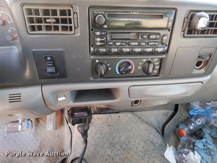 image for item KH9153 2003 Ford F550 Super Duty  Crew Cab flatbed truck