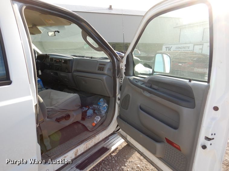 image for item KH9153 2003 Ford F550 Super Duty  Crew Cab flatbed truck