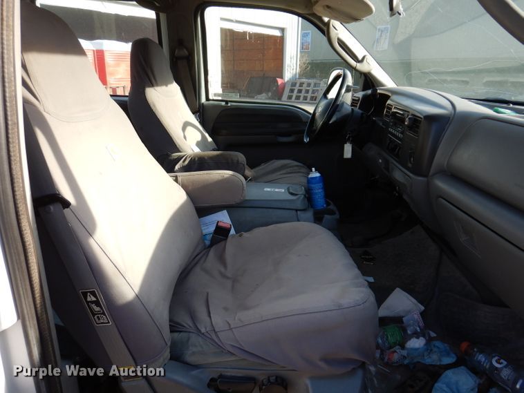 image for item KH9153 2003 Ford F550 Super Duty  Crew Cab flatbed truck