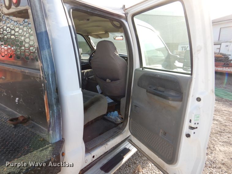 image for item KH9153 2003 Ford F550 Super Duty  Crew Cab flatbed truck