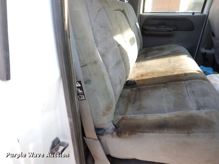 image for item KH9153 2003 Ford F550 Super Duty  Crew Cab flatbed truck