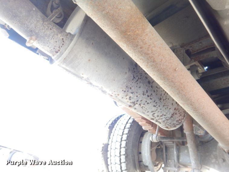 image for item KH9153 2003 Ford F550 Super Duty  Crew Cab flatbed truck