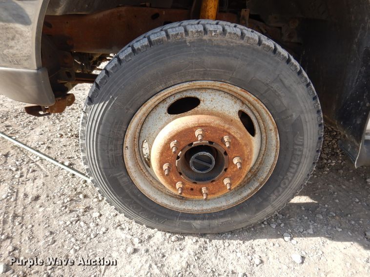 image for item KH9153 2003 Ford F550 Super Duty  Crew Cab flatbed truck