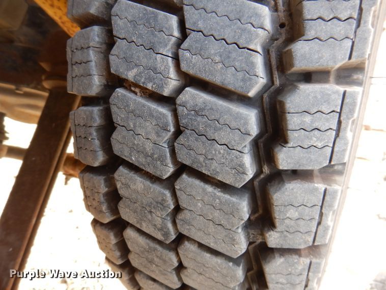 image for item KH9153 2003 Ford F550 Super Duty  Crew Cab flatbed truck