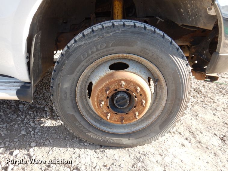 image for item KH9153 2003 Ford F550 Super Duty  Crew Cab flatbed truck