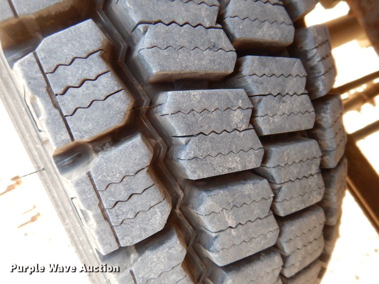 image for item KH9153 2003 Ford F550 Super Duty  Crew Cab flatbed truck