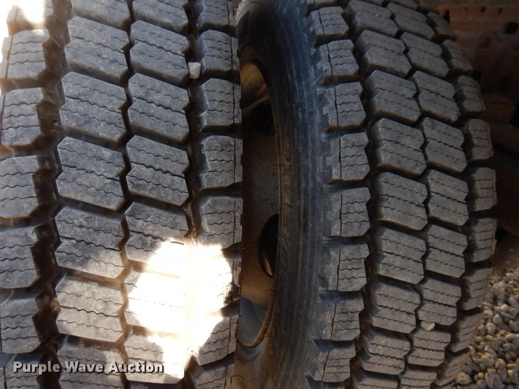 image for item KH9153 2003 Ford F550 Super Duty  Crew Cab flatbed truck