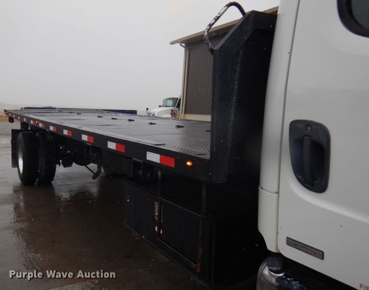 image for item KK9705 2007 Freightliner Business Class M2  rollback truck