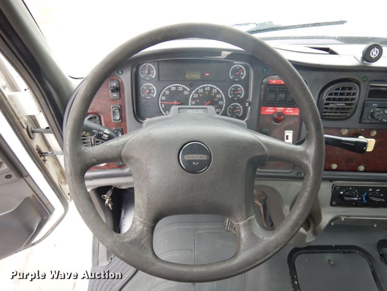 image for item KK9705 2007 Freightliner Business Class M2  rollback truck