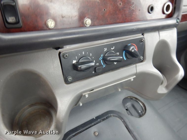 image for item KK9705 2007 Freightliner Business Class M2  rollback truck