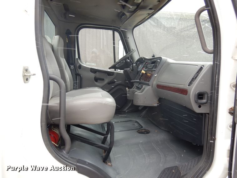 image for item KK9705 2007 Freightliner Business Class M2  rollback truck