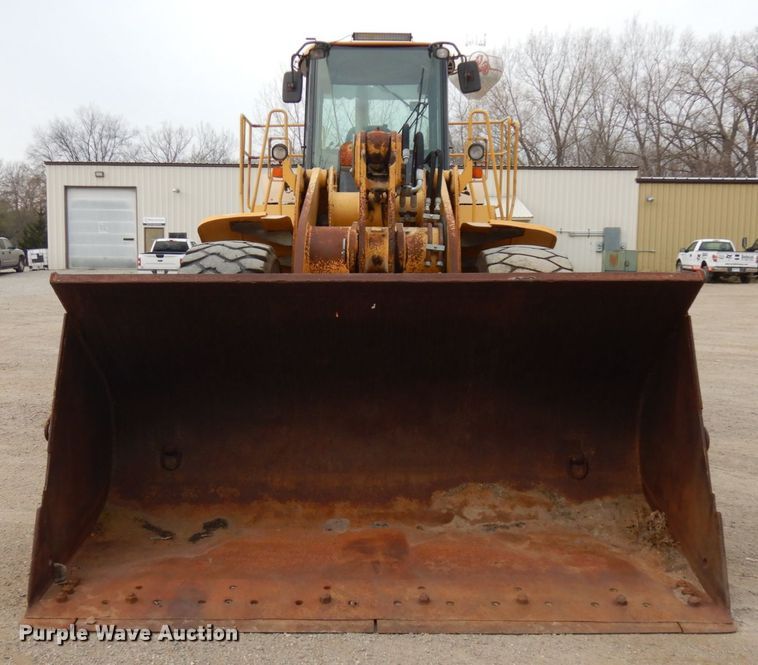 image for item KK9711 2003 John Deere 744J  wheel loader