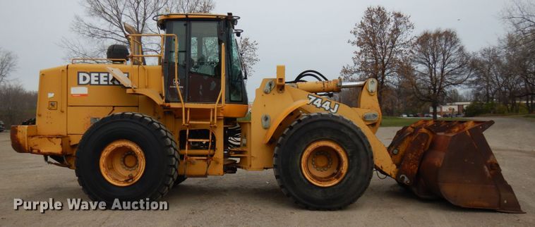 image for item KK9711 2003 John Deere 744J  wheel loader