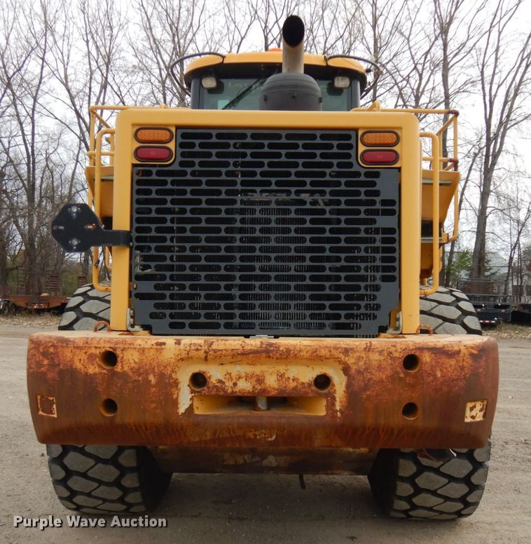 image for item KK9711 2003 John Deere 744J  wheel loader