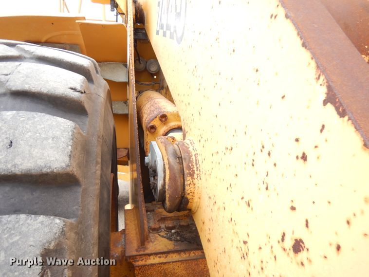 image for item KK9711 2003 John Deere 744J  wheel loader