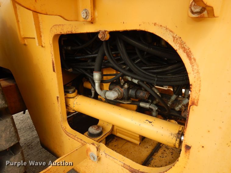 image for item KK9711 2003 John Deere 744J  wheel loader