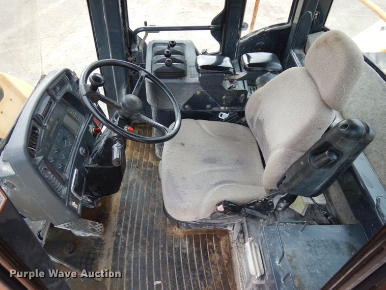 image for item KK9711 2003 John Deere 744J  wheel loader