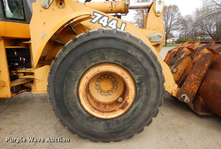 image for item KK9711 2003 John Deere 744J  wheel loader