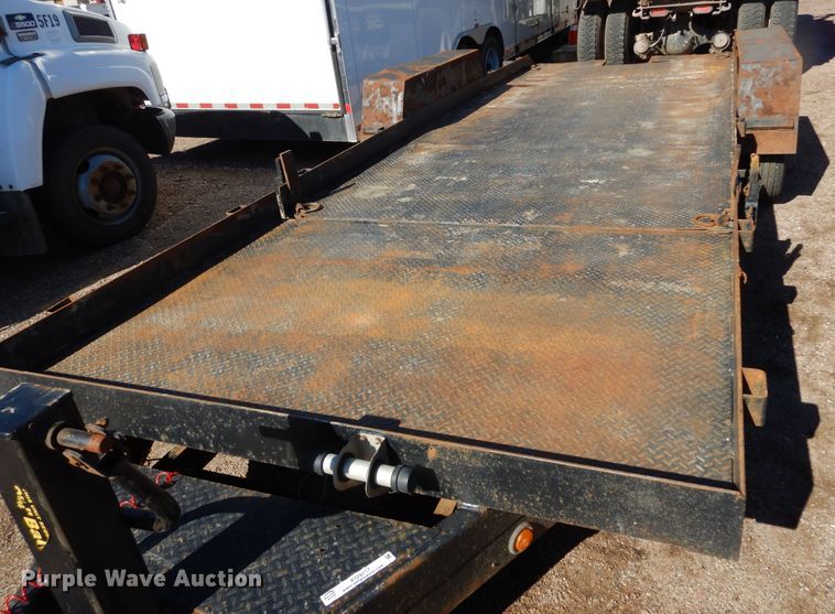 image for item KO9217 2010 M&S  tilt deck equipment trailer
