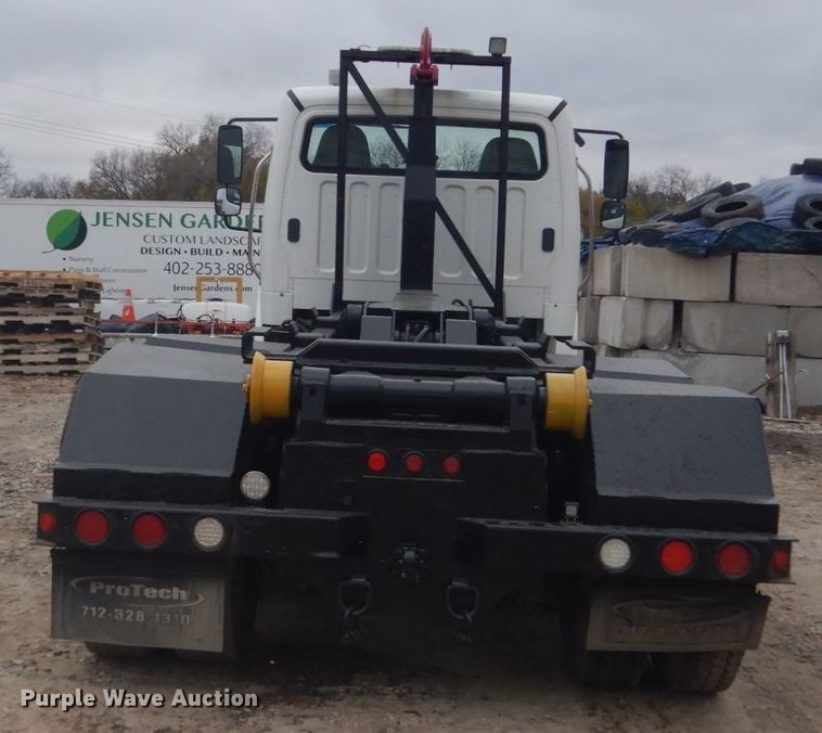 image for item KO9781 2014 Freightliner Business Class M2  hook lift truck