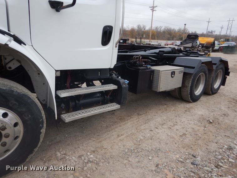 image for item KO9781 2014 Freightliner Business Class M2  hook lift truck