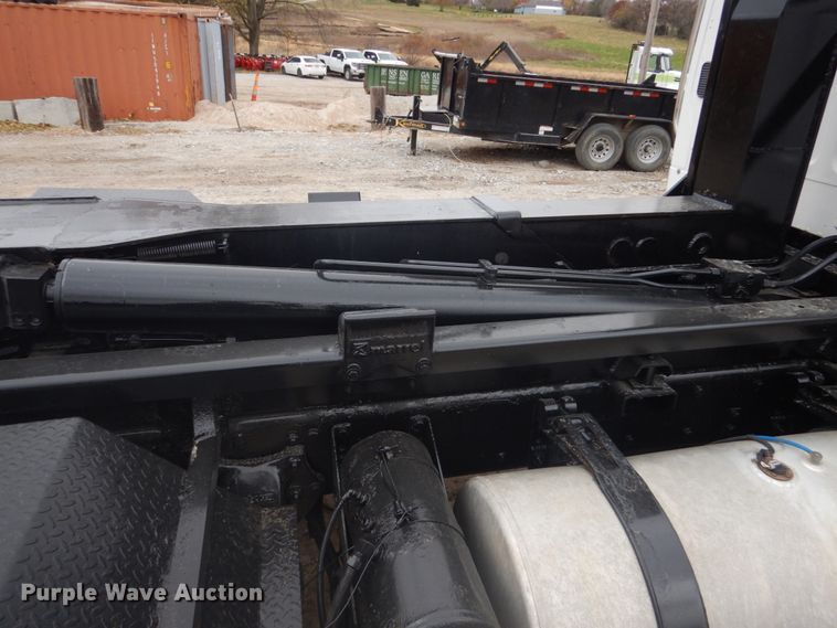 image for item KO9781 2014 Freightliner Business Class M2  hook lift truck