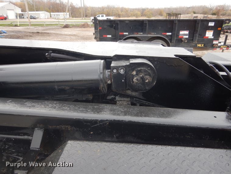 image for item KO9781 2014 Freightliner Business Class M2  hook lift truck