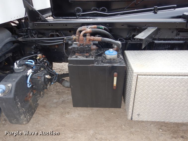 image for item KO9781 2014 Freightliner Business Class M2  hook lift truck