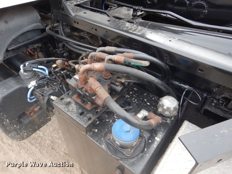 image for item KO9781 2014 Freightliner Business Class M2  hook lift truck