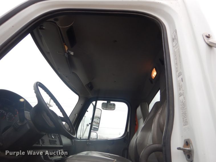 image for item KO9781 2014 Freightliner Business Class M2  hook lift truck