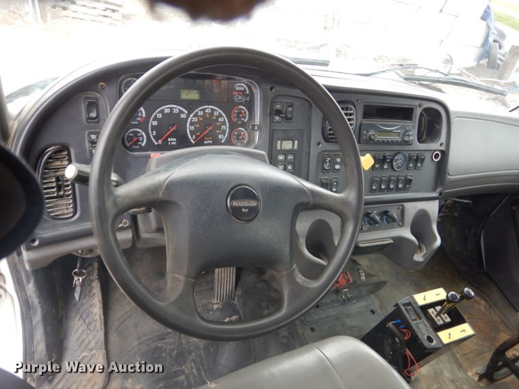 image for item KO9781 2014 Freightliner Business Class M2  hook lift truck