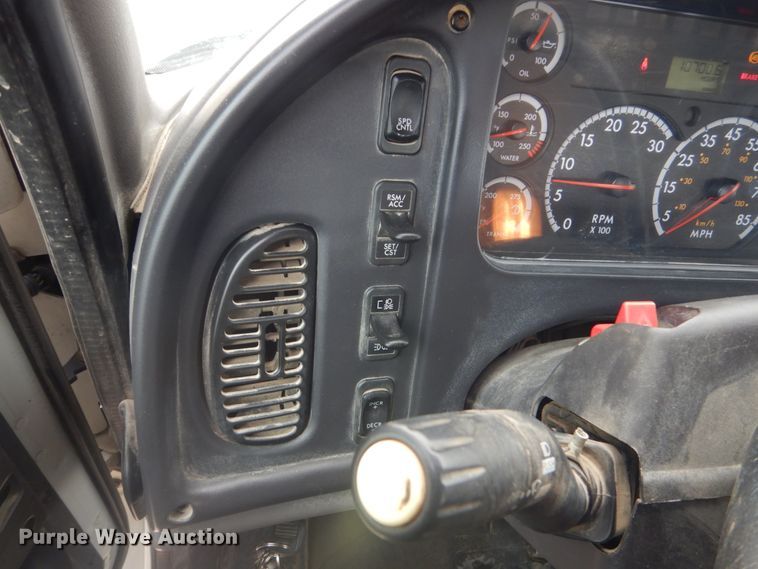 image for item KO9781 2014 Freightliner Business Class M2  hook lift truck