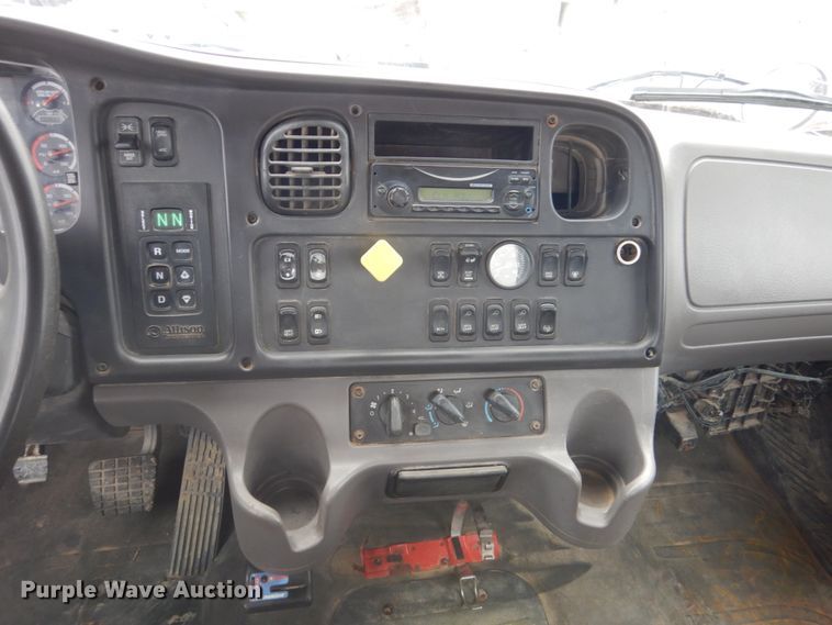 image for item KO9781 2014 Freightliner Business Class M2  hook lift truck