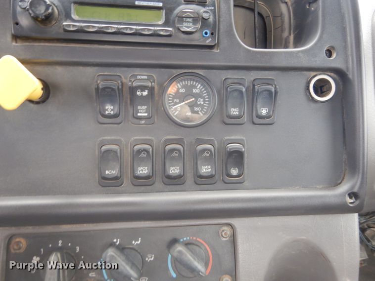 image for item KO9781 2014 Freightliner Business Class M2  hook lift truck