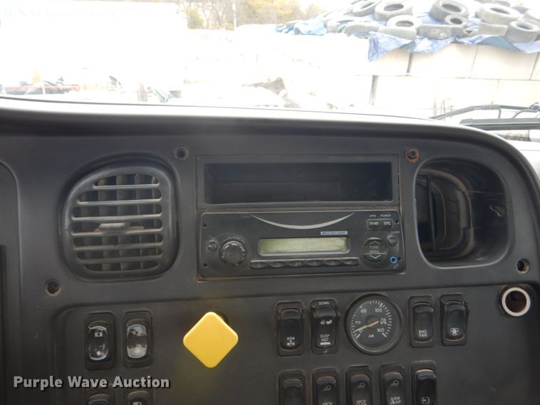 image for item KO9781 2014 Freightliner Business Class M2  hook lift truck