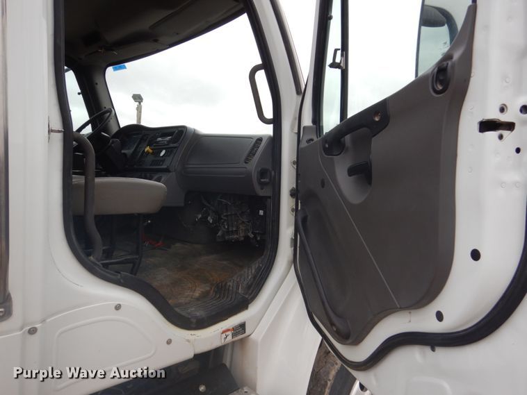 image for item KO9781 2014 Freightliner Business Class M2  hook lift truck