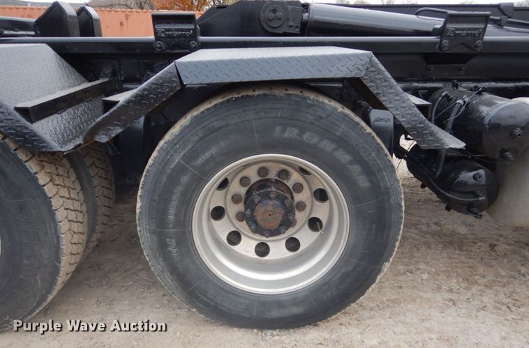 image for item KO9781 2014 Freightliner Business Class M2  hook lift truck