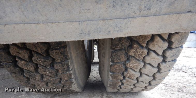 image for item KO9781 2014 Freightliner Business Class M2  hook lift truck