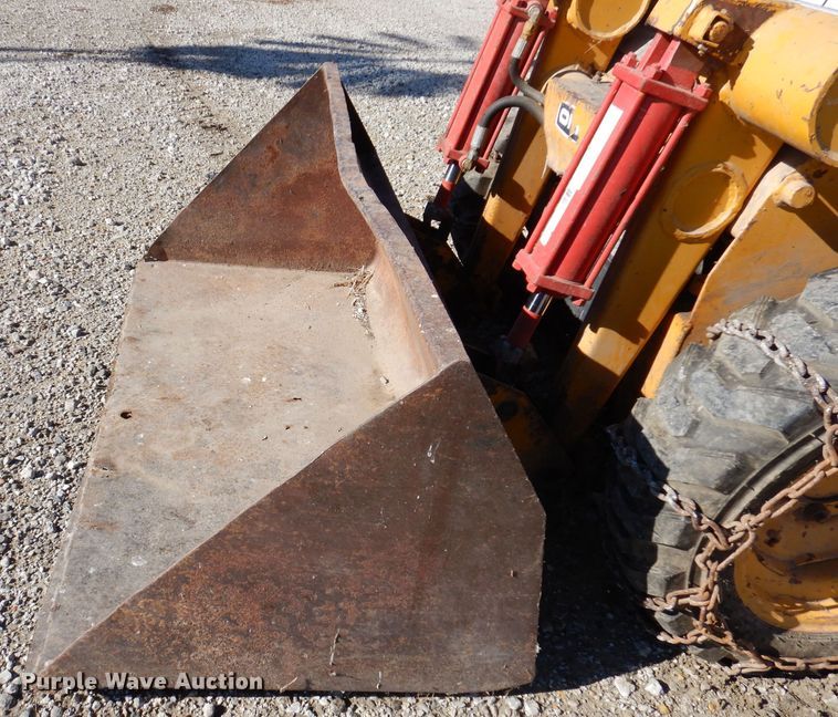 image for item KY9560 Mustang 320  skid steer loader