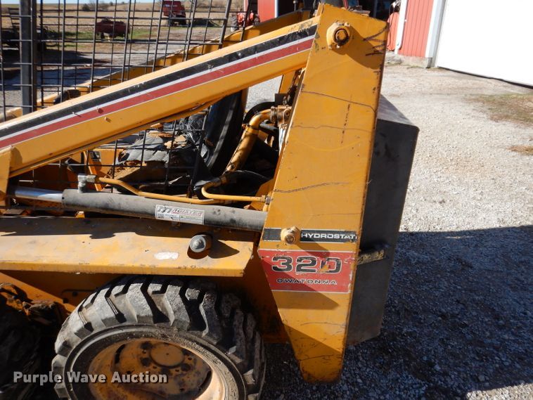 image for item KY9560 Mustang 320  skid steer loader