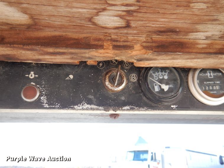 image for item KY9560 Mustang 320  skid steer loader