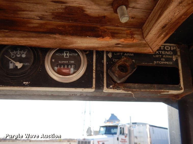 image for item KY9560 Mustang 320  skid steer loader