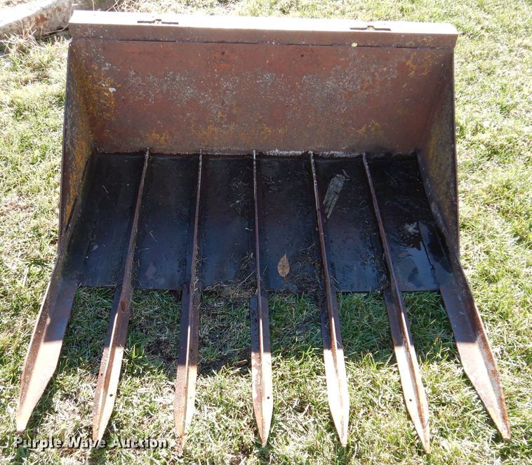 image for item KY9560 Mustang 320  skid steer loader