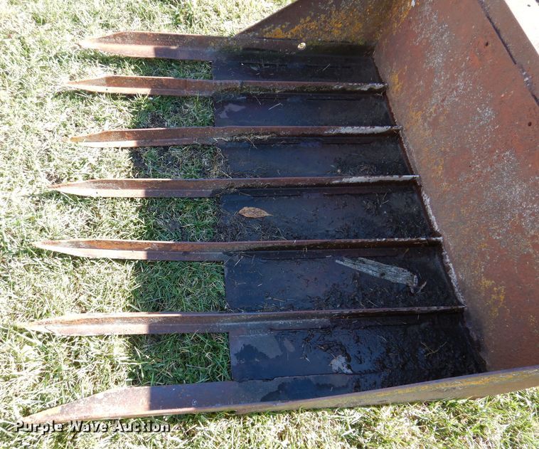 image for item KY9560 Mustang 320  skid steer loader