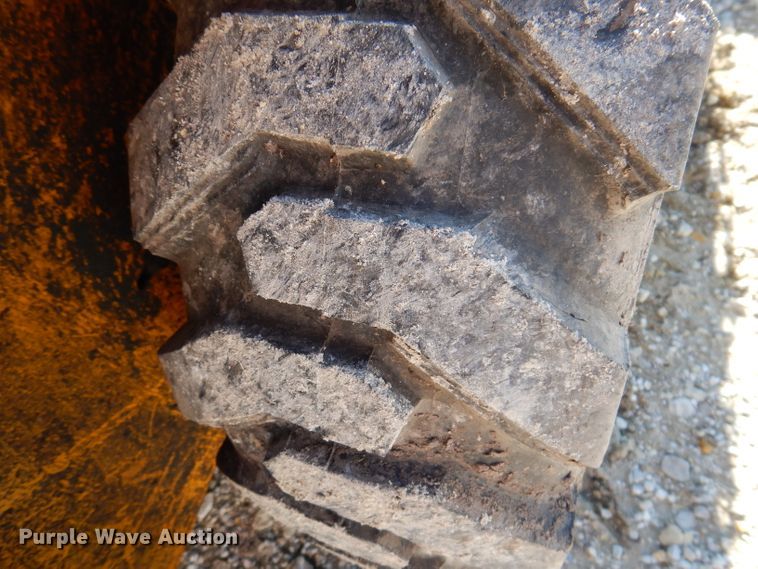 image for item KY9560 Mustang 320  skid steer loader